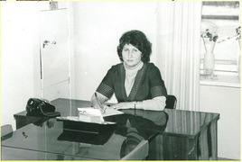    Любовь Михайловна  Елонова, директор  Топкинской Централизованной  библиотечной системы  с 1976 года.   Фото 1978 г.